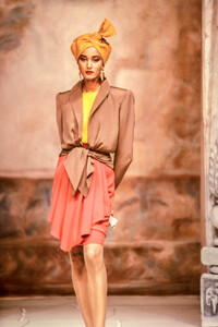 JeanLouisScherrer1990HauteCoutureSS17.thumb.jpg.f22d0dffe30058e5aa44d3392c42048f.jpg