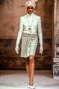 JeanLouisScherrer1990HauteCoutureSS22.thumb.jpg.43bf0d0c19d2705a8ebcebcd7d478e67.jpg