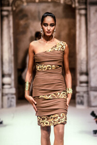 JeanLouisScherrer1990HauteCoutureSS31.thumb.jpg.8b52ed651985728f40eb86232e8ce267.jpg