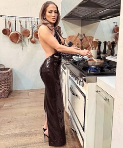 Jennifer Lopez - Us Weekly [2025.01.13].jpg