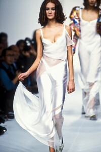 JohnGalliano1992SS5.thumb.jpg.165e395bc1e29b1f70fc189de76b84f9.jpg