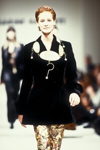 KatherineHamnett1993FW14.thumb.jpg.e4582128ab707869107c2bdf7830ee24.jpg