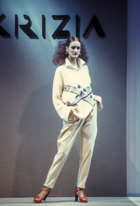 Krizia1993SS1.thumb.jpg.4514cc26b17cb71b3837330651bd0262.jpg