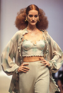 Krizia1993SS9.thumb.jpg.aa125848ddb402425c08fd0583b0013a.jpg