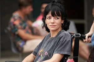 LILYALLEN0604231_156289-Dreamland-Episode-01-1920x1080-TO_L.thumb.webp.c61e3b153a1dc3ce639cc055e29a75e4.webp