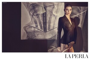 LaPerla-Spring-Summer-2017-Kendall-Jenner-by-Steven-Klein-05.thumb.jpg.acb93b21e81f85c3aa7fab8854ffc9bd.jpg