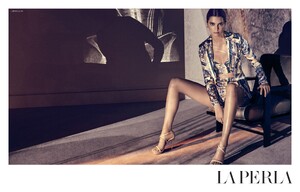 LaPerla-Spring-Summer-2017-Kendall-Jenner-by-Steven-Klein-06.thumb.jpg.fa151068585ce96bb670a9e66f528a47.jpg