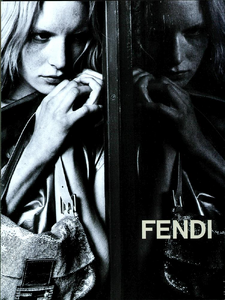 Lagerfeld_Fendi_Fall_Winter_1998_99_05.thumb.png.8a5a1c52fda7321a4402f9f7dd88d608.png