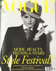 Lagerfeld_Vogue_Germany_April_2010_Cover_03.thumb.jpg.f6b9b0979c9bfb58e5072f3efbf41043.jpg