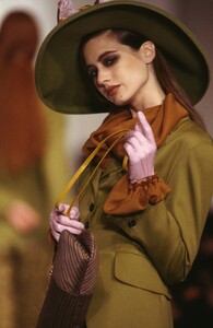 Martine_Sitbon_SS1989_02.thumb.jpg.ee93e2d69c9b9a2224b42f0ab541d3af.jpg