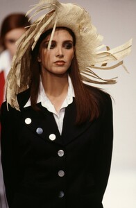 Martine_Sitbon_SS1989_03.thumb.jpg.aafd26436b419aa0ad48de3c709f0158.jpg