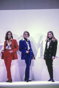 MaxMara1992FW17.thumb.jpg.932f7f19be09a097b0fa4919b09d4a5d.jpg