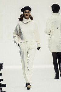 MaxMara1992FW23.thumb.jpg.60944bfb6fe8407eefaa932919a0966b.jpg