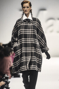 MaxMara1993FW4.thumb.jpg.24344599984284e2d5cac90ce24551fd.jpg