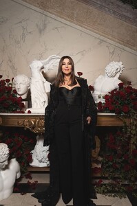 Monica-Bellucci-1(2).thumb.jpg.ec4e32e9fbd9275b21a0396651d87999.jpg