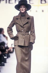 PierreBalmain1993FW2.thumb.jpg.1a15cd1f47801da5f7bcc0065cd8877c.jpg