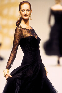 PierreBalmain1993HauteCoutureSS19.thumb.jpg.f921803d457c8969886ec5ec9a8884e8.jpg