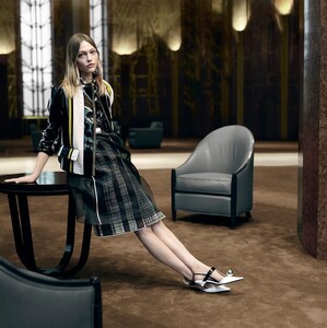 Prada-Spring_Summer_2016-05-Sasha_Pivovarova-by-Steven_Meise.thumb.jpg.2dbba40ee2c53b4adadc1d6f0f686e0d.jpg