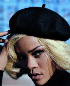 Rihanna-Vogue-UK-November-2011-2.thumb.jpg.607703a25ab789dfa980f4da674fb68f.jpg