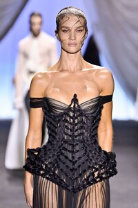 Rosie_Huntington-Whiteley_at_Jean_Paul_Gaultier_Spring_2025_Couture_Show_01-29-2025__1_.jpg