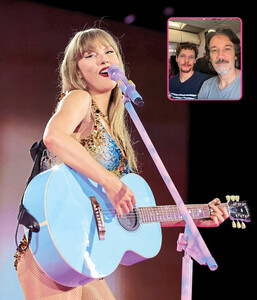TaylorSwift-UsWeekly2024_12_30.thumb.jpg.b19ddb2c132fbd4e5001432721a7ce43.jpg