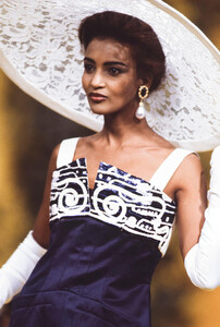 TorrenteHauteCoutureSpring199210.thumb.jpg.cfdd30ee6b7bea1c114bb0fa041f1d94.jpg