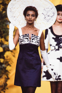 TorrenteHauteCoutureSpring19929.thumb.jpg.d5d862bb747a7c4567c3d8c0a851e5fb.jpg