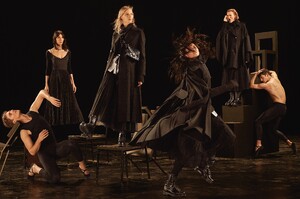 Valentino-Fall-Winter-2016-Jamie-Bochert-Julia-Nobis-Karen-Elson-Katlin-Aas-Garen-Scribner-Nathan-Madden-by-Steven-Meisel-04.thumb.jpg.9fdec597f11083c6253ae571201b0b47.jpg