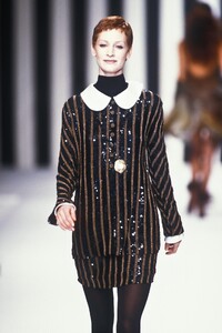 Valentino1994FW5.thumb.jpg.4c20e1e5e357b6dd72e5d26bb966f539.jpg