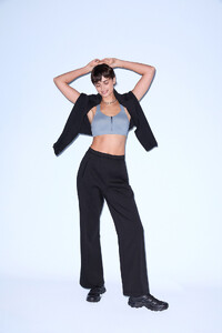 Victorias-Secret-2024-Valentines-Day-Taylor-Hill-VSX-Knockout-Front-Close-Sports-Bra-Jacket-Slim-Pant.jpg