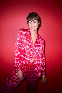 Victorias-Secret-2025-Valentines-Day-Taylor-Glazed-Satin-Long-Pajama.jpg