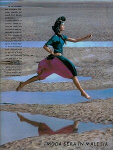 Vogue Italia April 1982 (2) 073.jpg