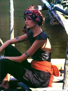 Vogue Italia April 1982 (2) 075.jpg
