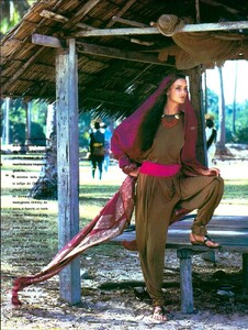 Vogue Italia April 1982 (2) 077.jpg