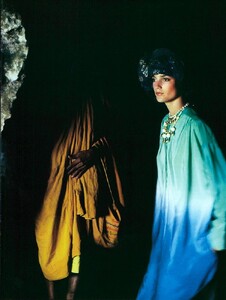 Vogue Italia April 1982 (2) 085.jpg