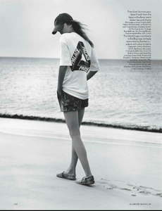 VogueUK2012-05-198.thumb.png.4b05074c63d98f0c46a7ca951f87df09.png