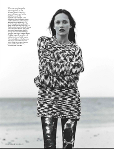 VogueUK2012-05-201.thumb.png.7436c13233be8ed944f50cbac6a01794.png