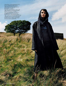 Vogue_uk_2012-10-299.thumb.png.89a4c7928ee18ee4a03ab1dd874b39f7.png