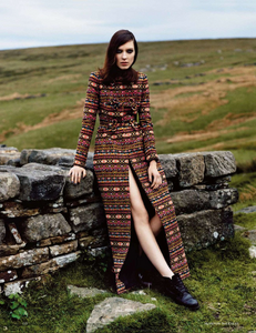 Vogue_uk_2012-10-300.thumb.png.43ffed82f36e04560d34b2a291b5bbd9.png