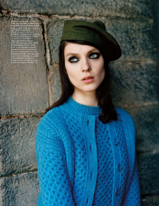Vogue_uk_2012-10-301.thumb.png.c7175614e161d34c7671478e0aeb2745.png
