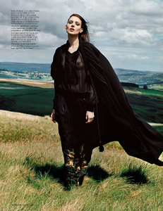 Vogue_uk_2012-10-303.thumb.png.9b70db49f93421ac36af480078b8ee32.png