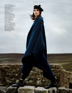 Vogue_uk_2012-10-304.thumb.png.03680378aa7f69c7cf4d6d4c2bd8075f.png