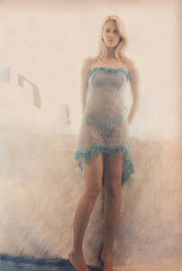 W September 1999 by Juergen Teller.jpg