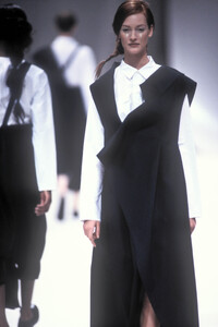 YohjiYamamoto1993SS2.thumb.jpg.d2452797720bda2f522729e0d43aa1c6.jpg
