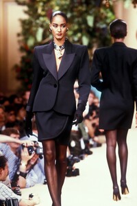 Yves Saint Laurent 1988 Haute Couture FW 17.jpg