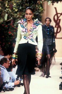 Yves Saint Laurent 1988 Haute Couture FW 22.jpg
