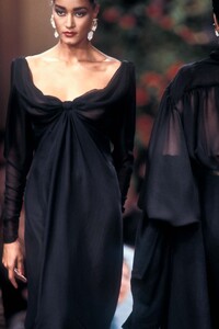 Yves Saint Laurent 1988 Haute Couture FW 27.jpg