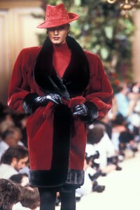 Yves Saint Laurent 1988 Haute Couture FW 3.jpg