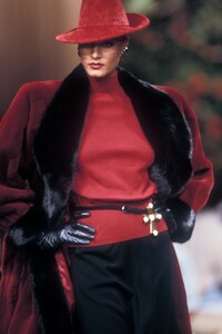 Yves Saint Laurent 1988 Haute Couture FW 4.jpg