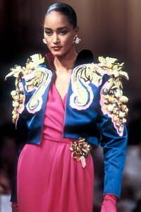 Yves Saint Laurent 1988 Haute Couture FW 41.jpg